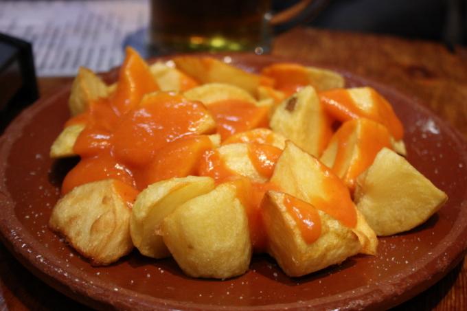 Könnyű spanyol étel - Patatas Bravas