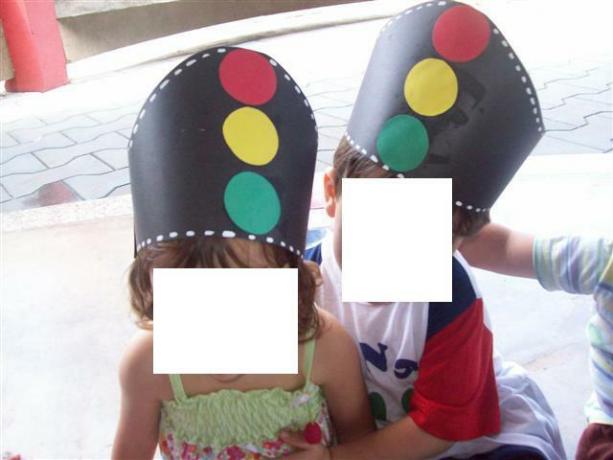 Сувениры Traffic Week: шаблоны шляп для транзитных светофоров
