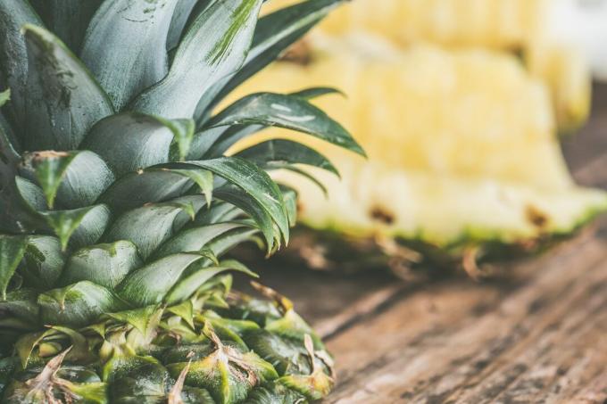 Wie man Ananasschalentee macht, Foto: Pexels.