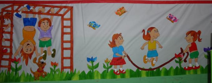 Lastekaitsepäevade paneelid ja seinamaalingud, millel on prinditavad mustrid.