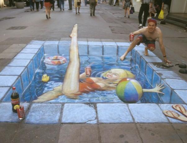 Dreidimensionale Kunst – Schwimmbad in der Hauptstraße von Julian Beever