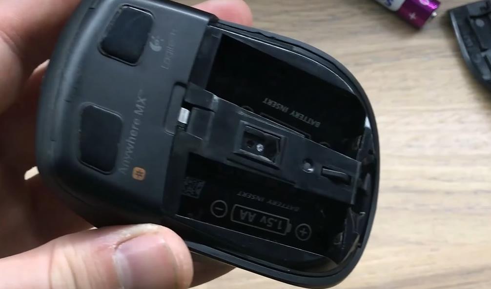 Comment nettoyer la molette de défilement de la souris