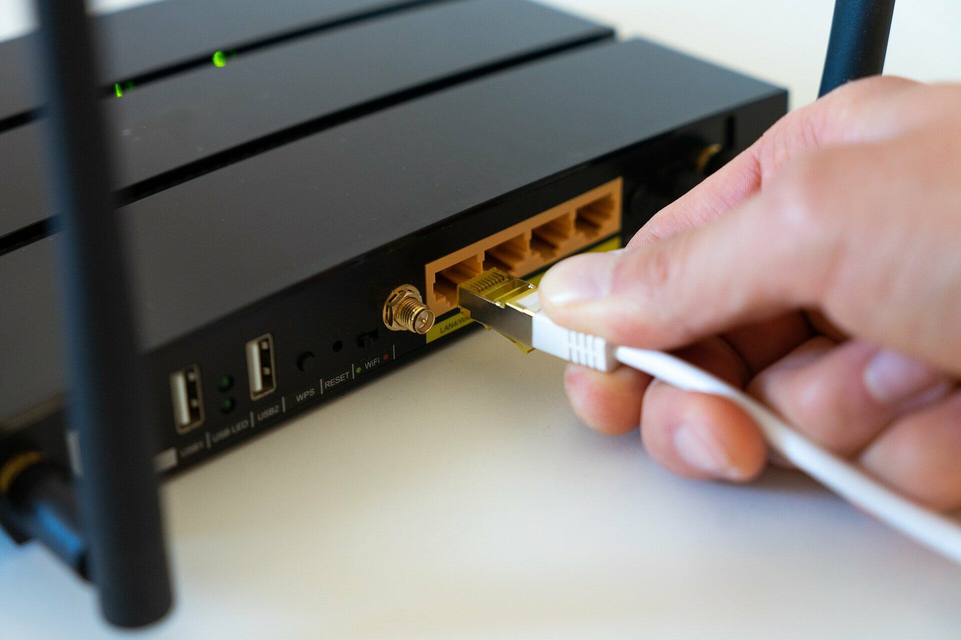 Router-Anschlüsse reinigen