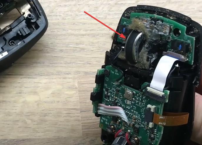 Comment nettoyer la molette de défilement de la souris